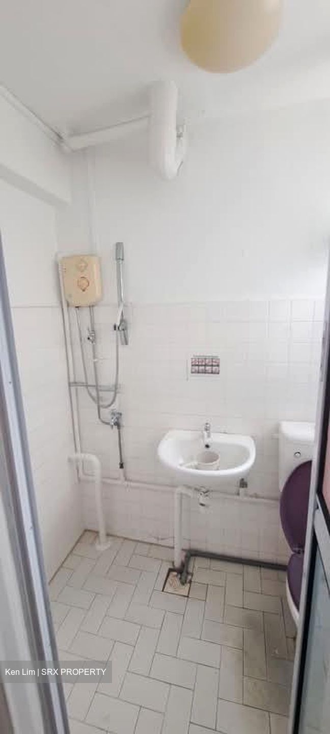 Yishun Street 22 (D27), Shop House #593493131